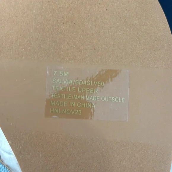 Splendid Salvia Embroidered Eyelet Slides. Size 7.5 - Picture 5 of 10